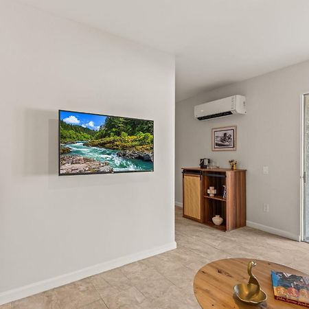 Casa Oliver Hotel & Resort - A Men'S Clothing Optional Resort In 棕榈泉 外观 照片