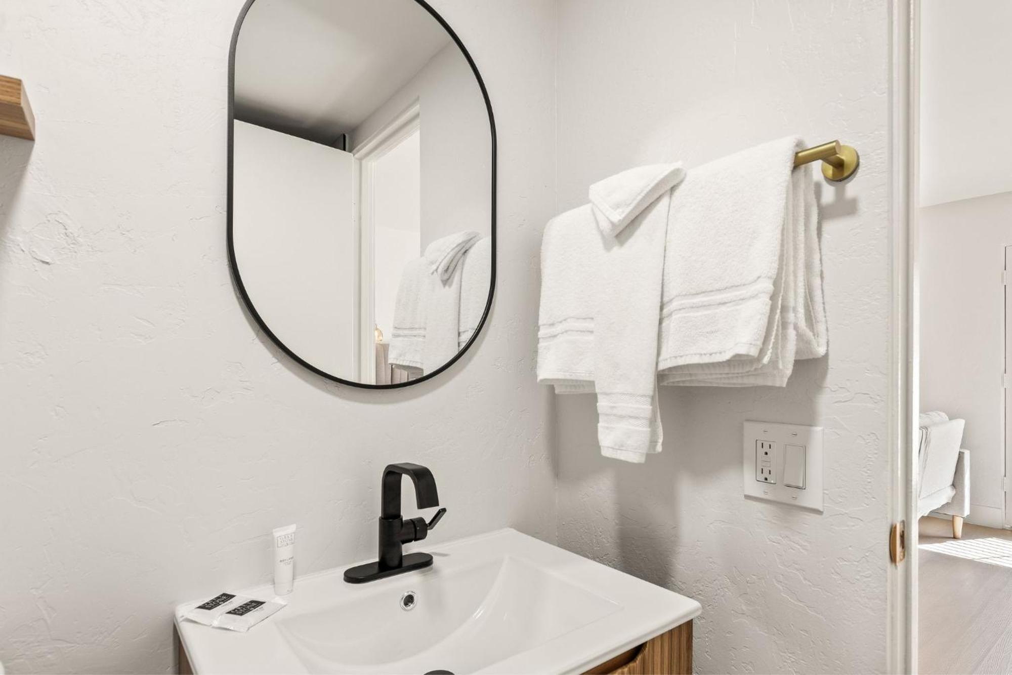 Casa Oliver Hotel & Resort - A Men'S Clothing Optional Resort In 棕榈泉 外观 照片