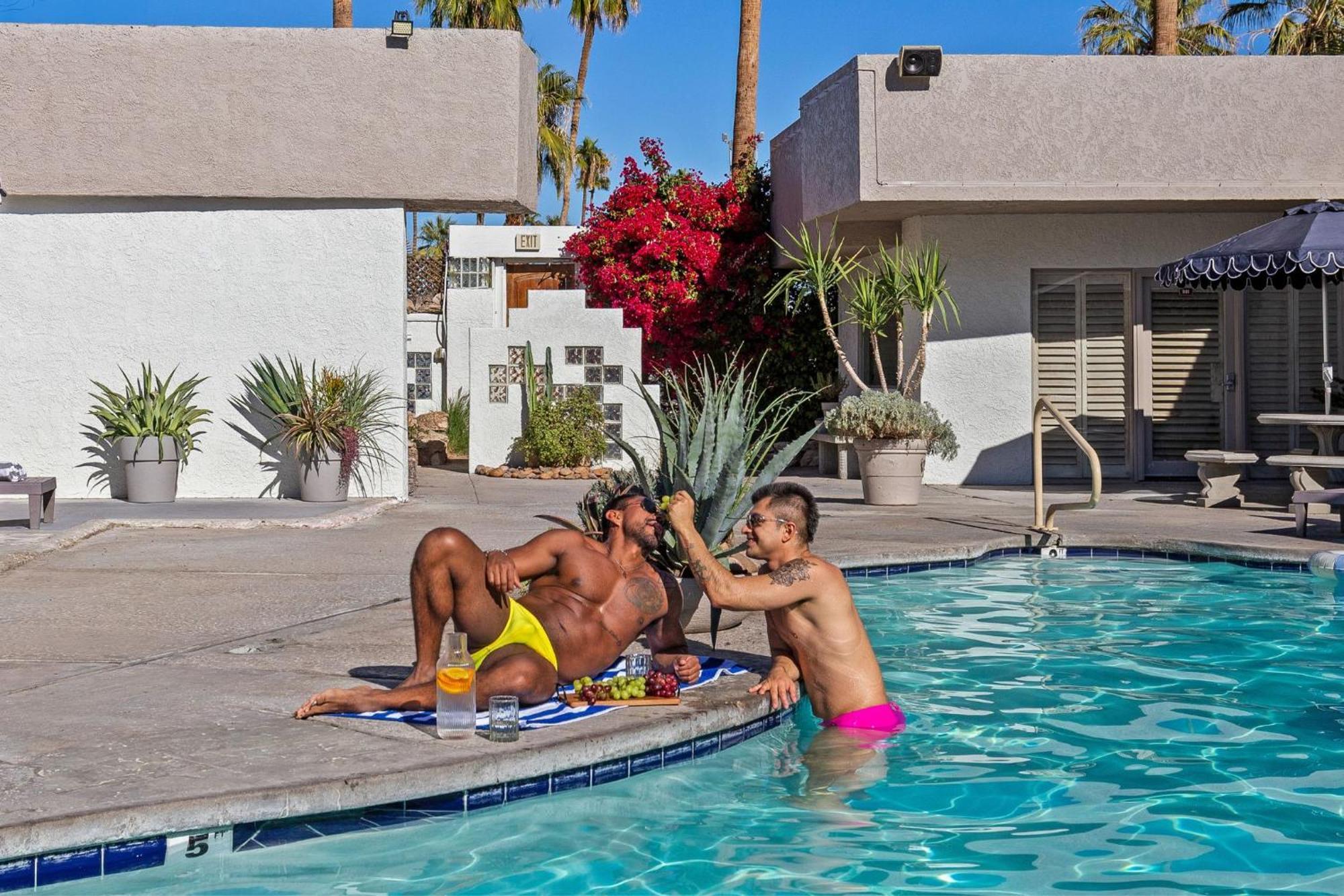 Casa Oliver Hotel & Resort - A Men'S Clothing Optional Resort In 棕榈泉 外观 照片