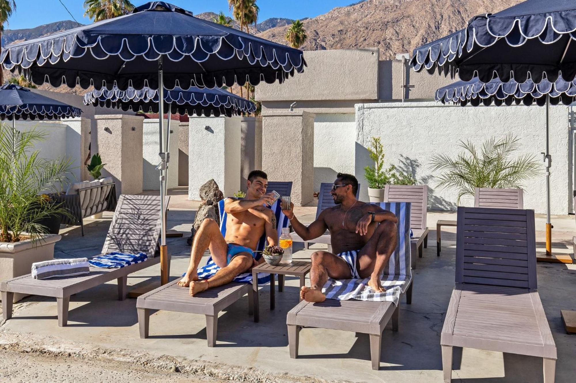Casa Oliver Hotel & Resort - A Men'S Clothing Optional Resort In 棕榈泉 外观 照片